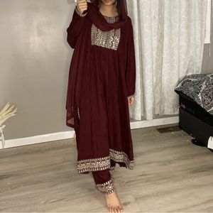 Indian dress, 3 pieces. Scarf pants and dress. Fit size 42-48